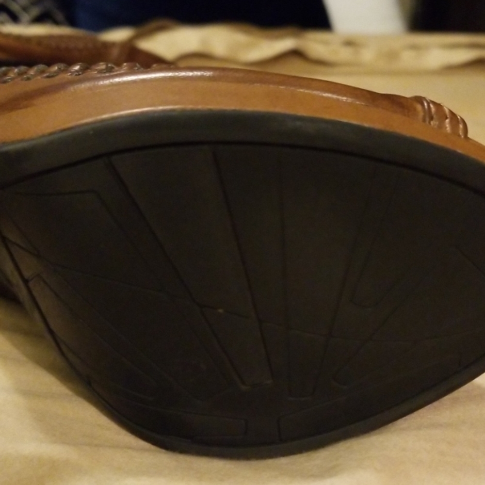 tshoes - Picture 2 of 2